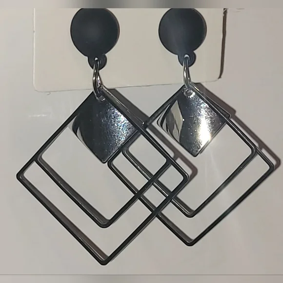 𝐆𝐞𝐨𝐦𝐞𝐭𝐫𝐢𝐜 𝐒𝐪𝐮𝐚𝐫𝐞 𝐃𝐚𝐧𝐠𝐥𝐞 𝐄𝐚𝐫𝐫𝐢𝐧𝐠𝐬 - Picture 3 of 3